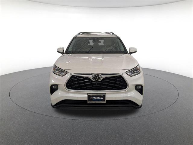 used 2020 Toyota Highlander car, priced at $27,800