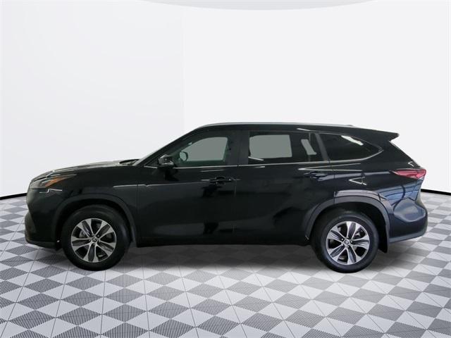 used 2024 Toyota Highlander car, priced at $43,300