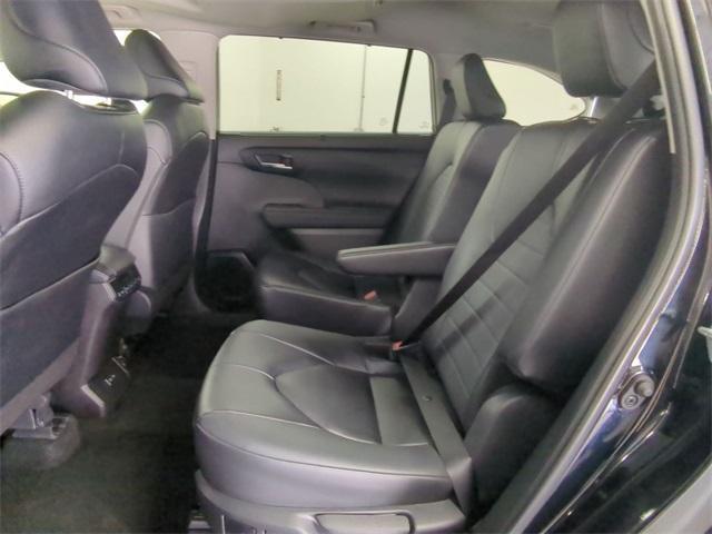 used 2024 Toyota Highlander car, priced at $43,300