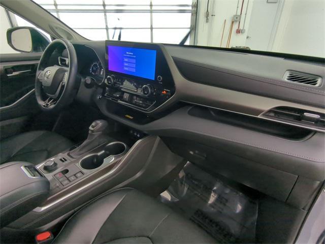 used 2023 Toyota Highlander car, priced at $39,200