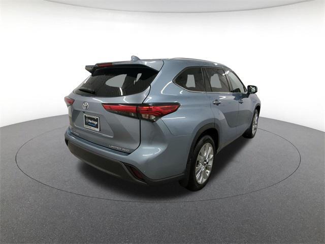 used 2023 Toyota Highlander car, priced at $39,200