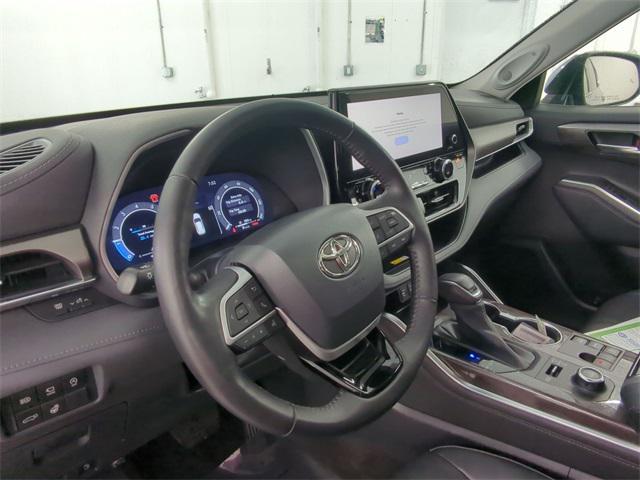 used 2023 Toyota Highlander car, priced at $39,200