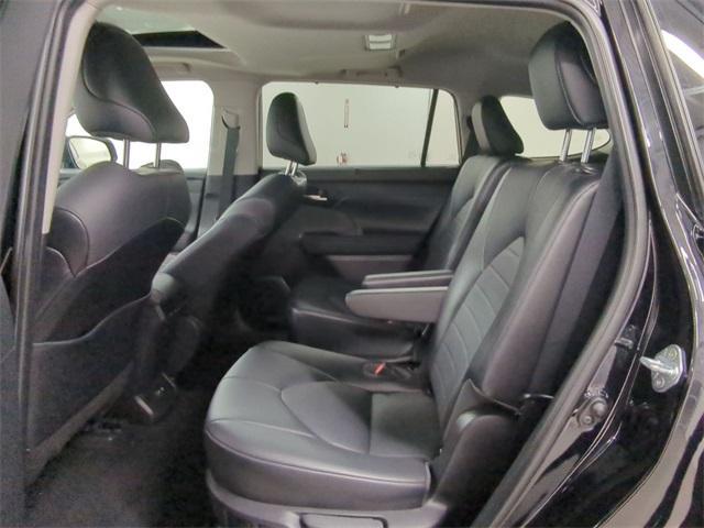 used 2021 Toyota Highlander car, priced at $34,500