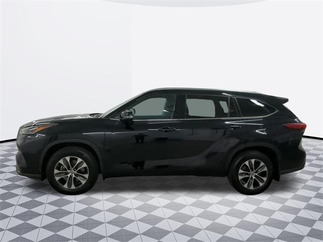 used 2021 Toyota Highlander car, priced at $34,500