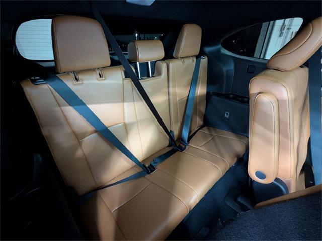 used 2022 Toyota Highlander car, priced at $39,900