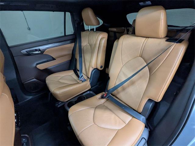 used 2022 Toyota Highlander car, priced at $39,900