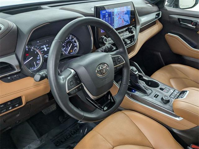 used 2022 Toyota Highlander car, priced at $39,900