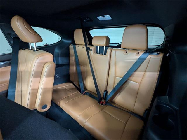 used 2022 Toyota Highlander car, priced at $39,900