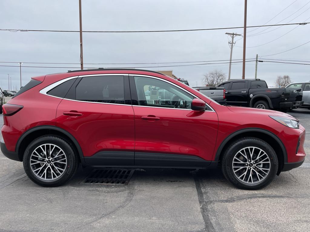 new 2025 Ford Escape car, priced at $39,158