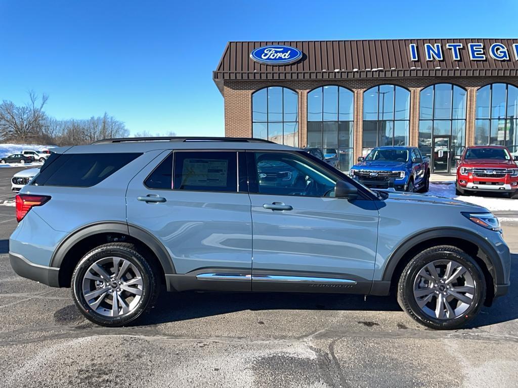 new 2025 Ford Explorer car, priced at $48,995