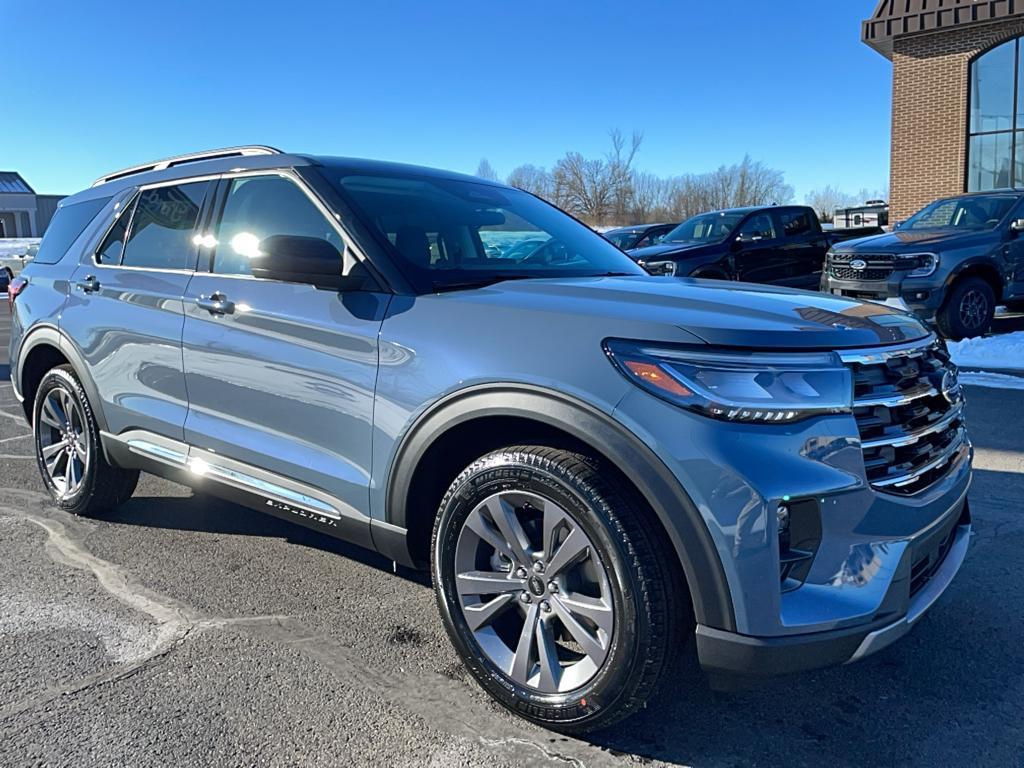 new 2025 Ford Explorer car, priced at $48,995