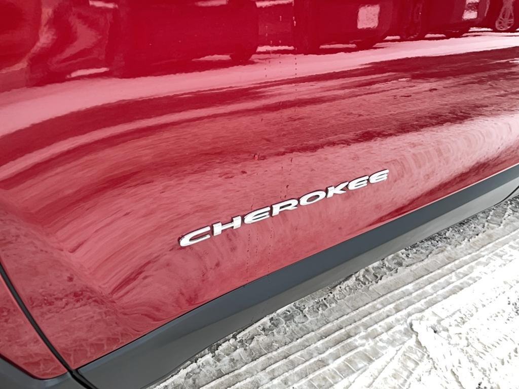 used 2015 Jeep Cherokee car, priced at $6,986