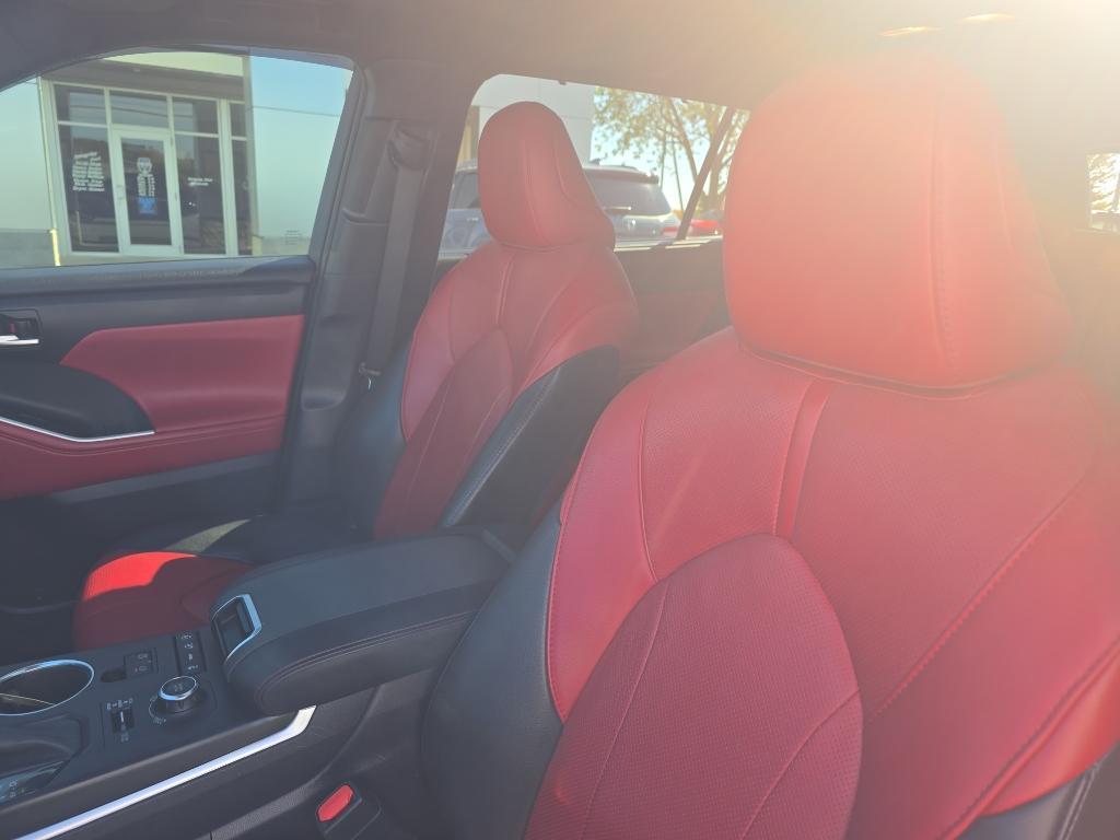 used 2021 Toyota Highlander car, priced at $26,995