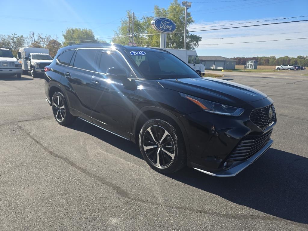 used 2021 Toyota Highlander car, priced at $26,995