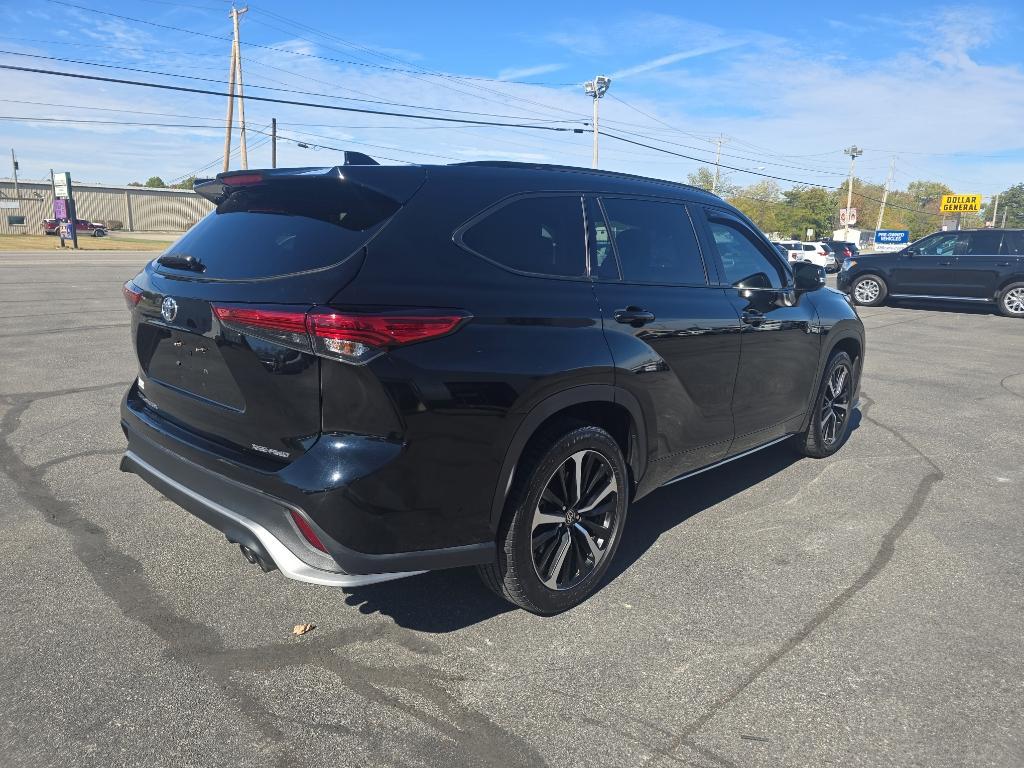 used 2021 Toyota Highlander car, priced at $26,995