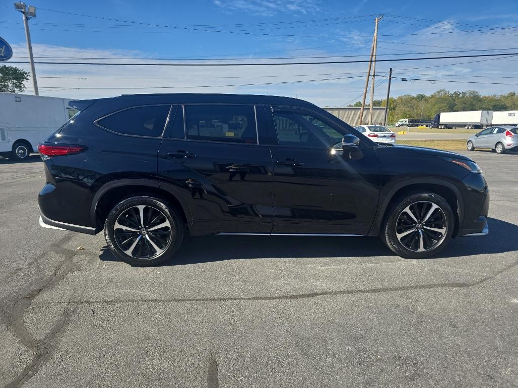 used 2021 Toyota Highlander car, priced at $26,995