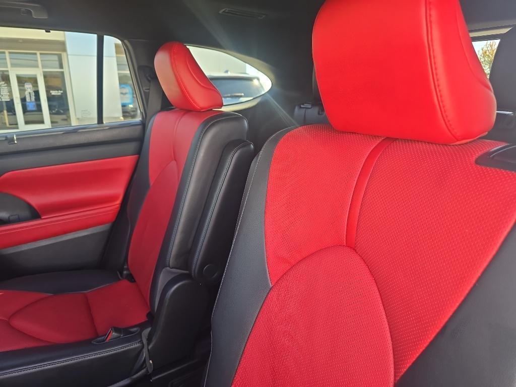 used 2021 Toyota Highlander car, priced at $26,995