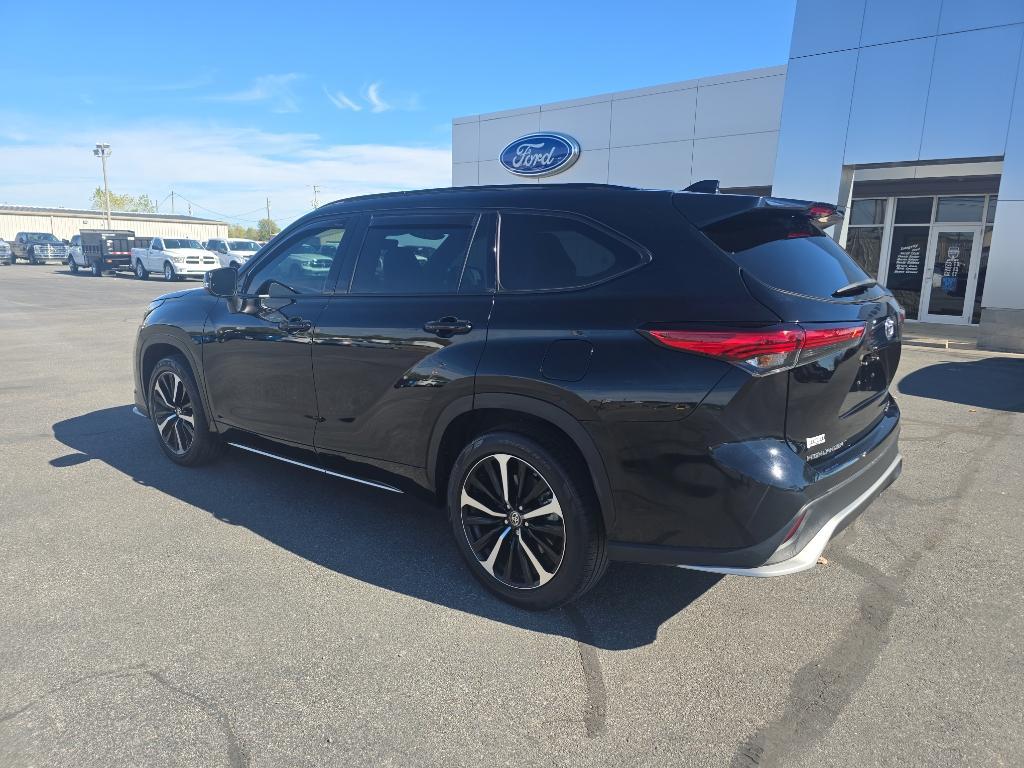 used 2021 Toyota Highlander car, priced at $26,995