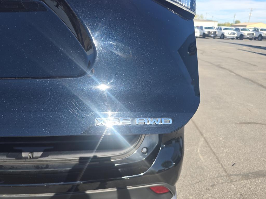 used 2021 Toyota Highlander car, priced at $26,995