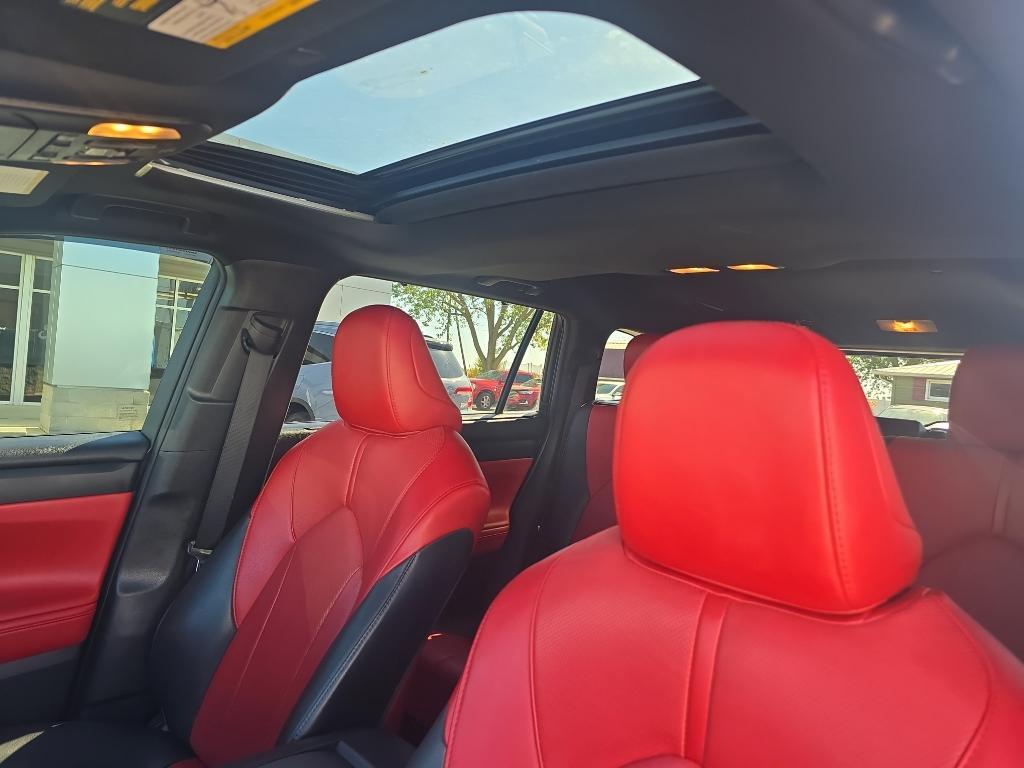 used 2021 Toyota Highlander car, priced at $26,995