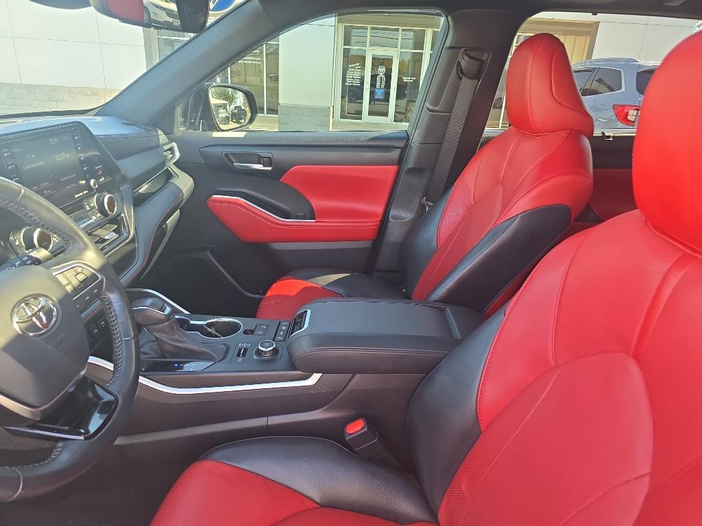 used 2021 Toyota Highlander car, priced at $26,995