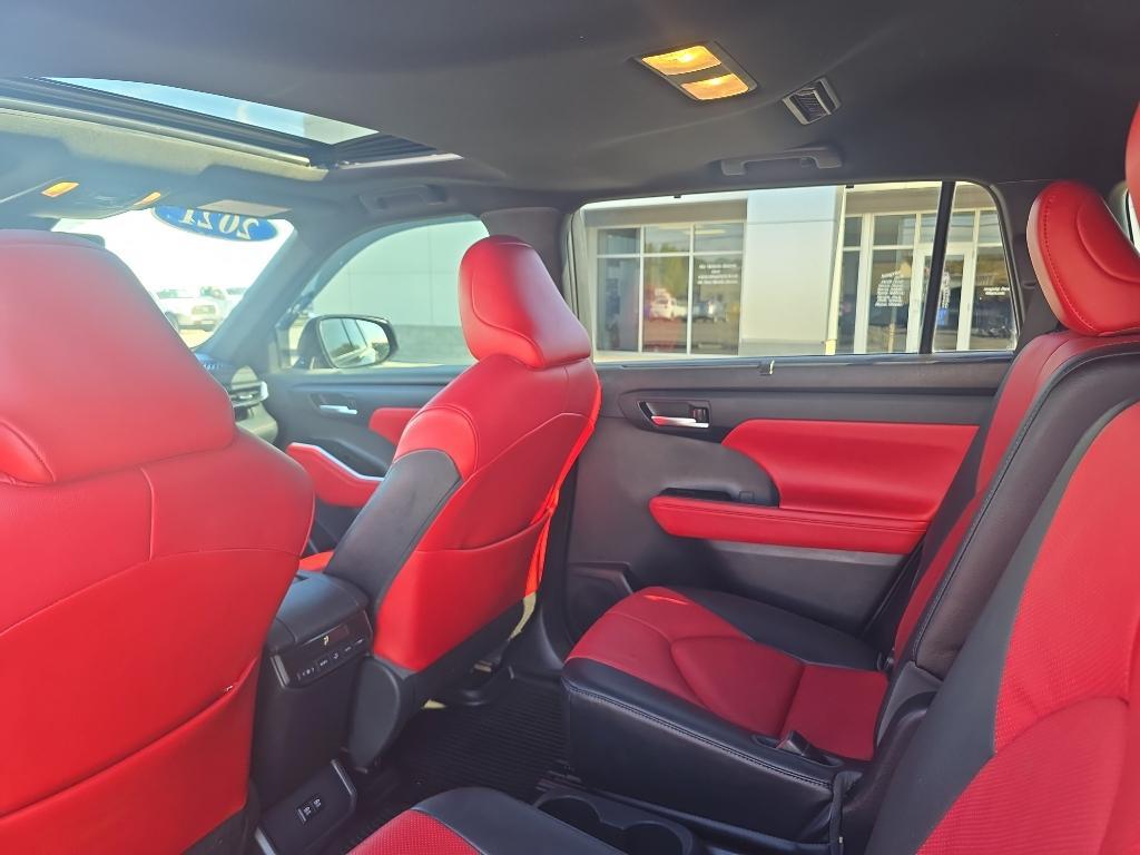 used 2021 Toyota Highlander car, priced at $26,995