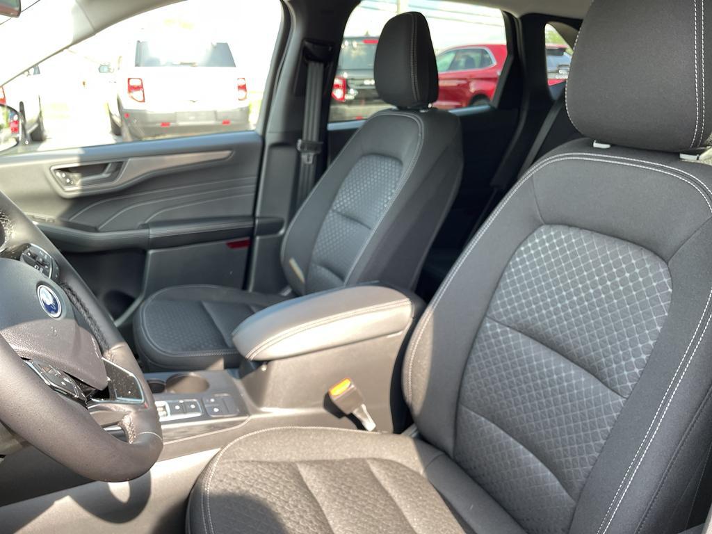 new 2025 Ford Escape car, priced at $30,018