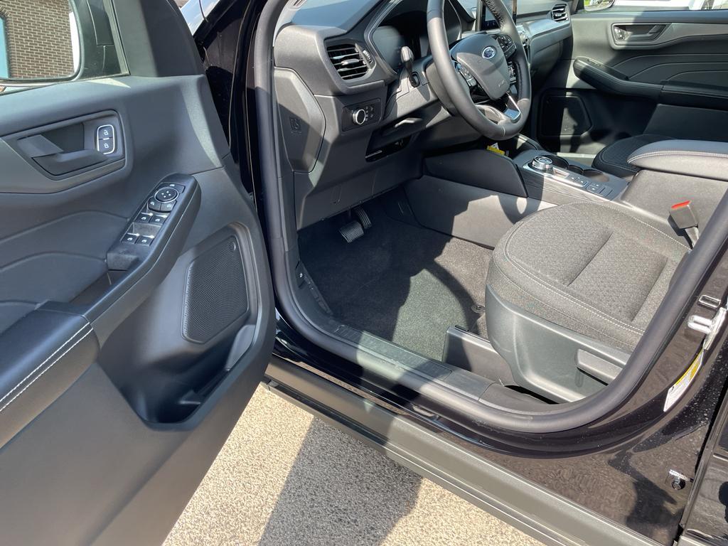 new 2025 Ford Escape car, priced at $30,018