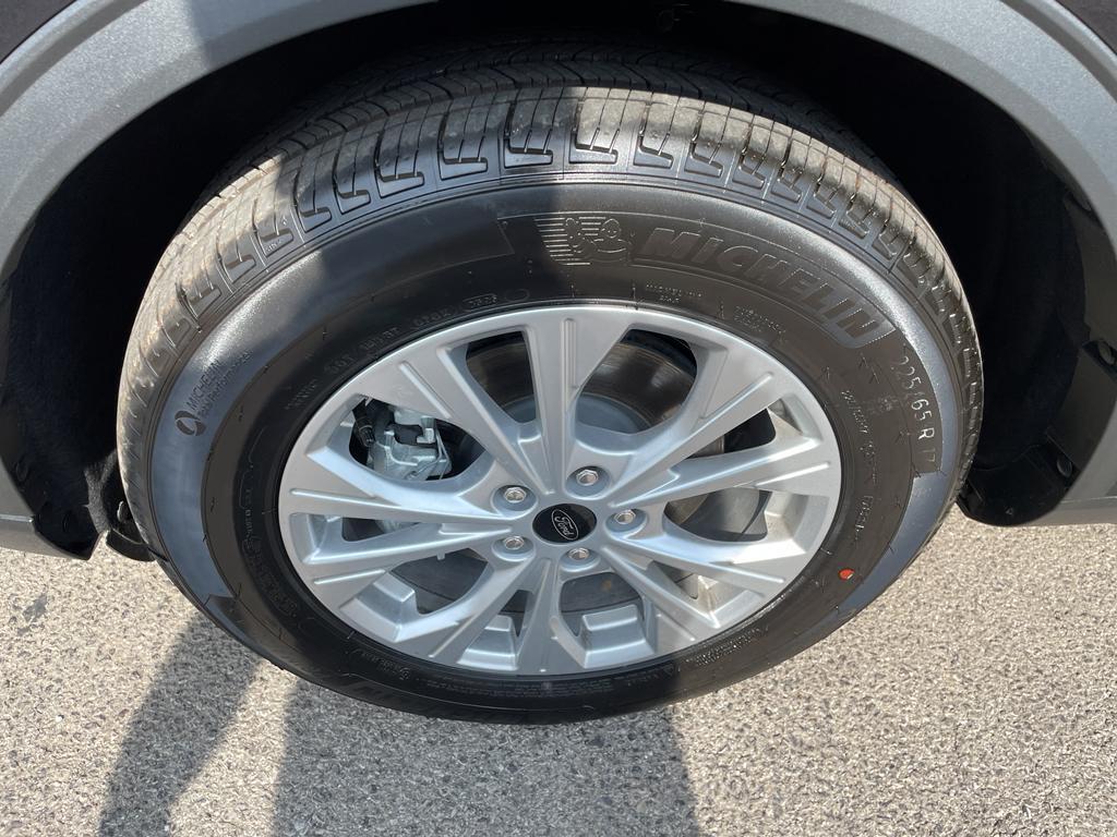 new 2025 Ford Escape car, priced at $30,018