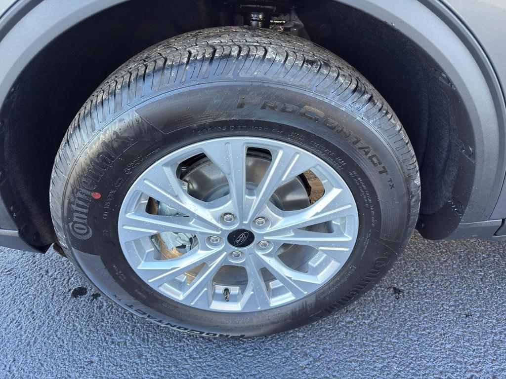 new 2025 Ford Escape car, priced at $31,995