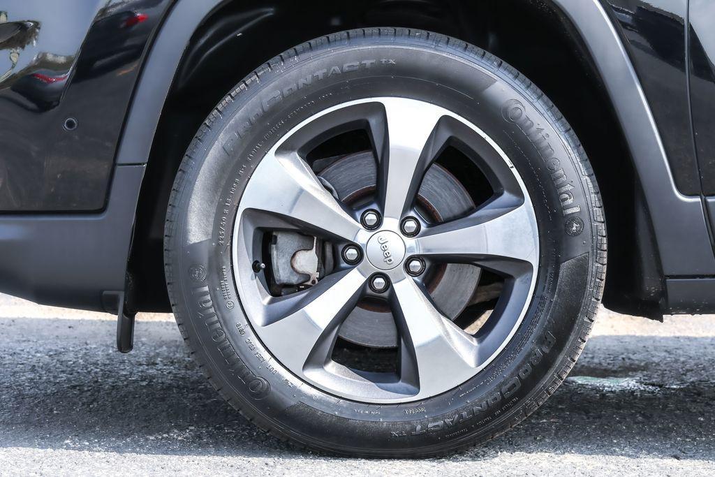 used 2019 Jeep Cherokee car, priced at $19,595