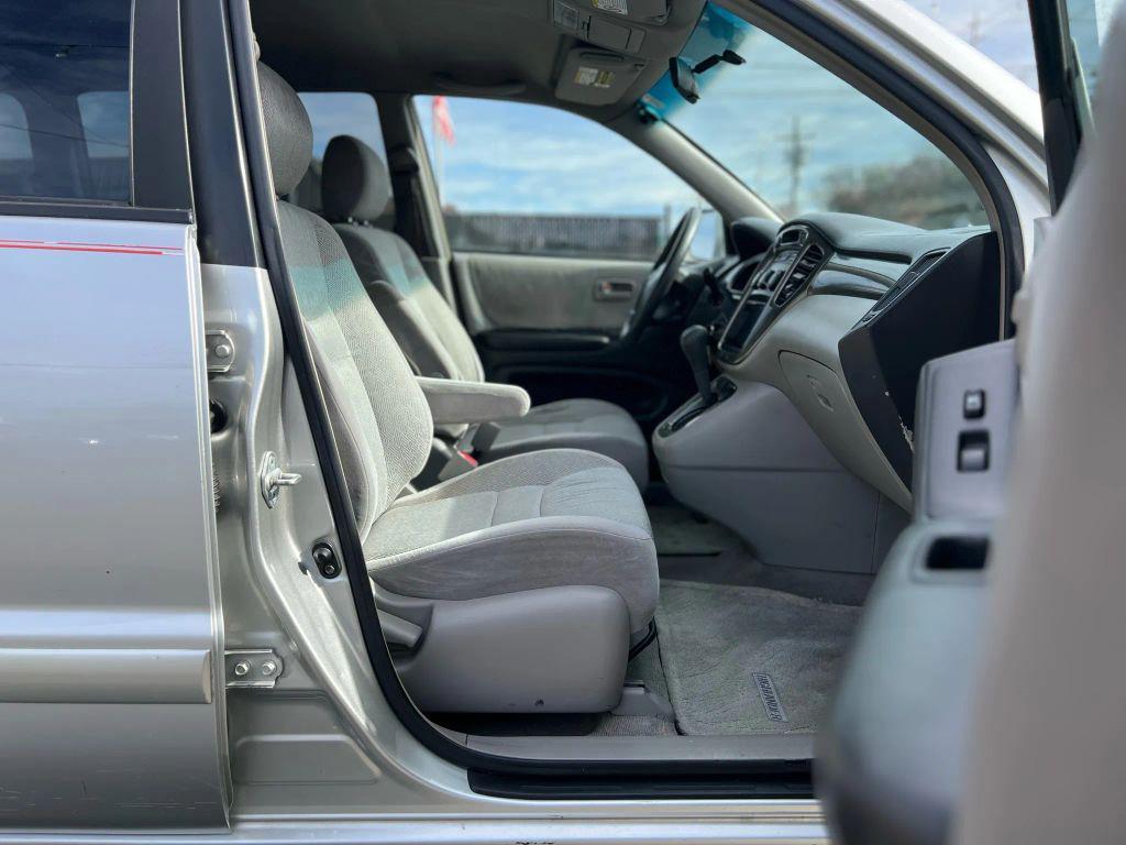 used 2001 Toyota Highlander car, priced at $1,997