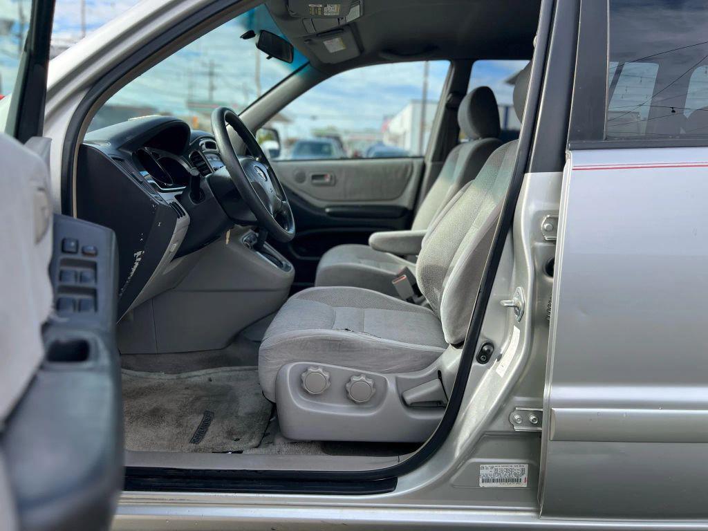 used 2001 Toyota Highlander car, priced at $1,997