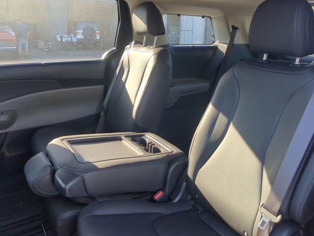 new 2025 Kia Carnival Hybrid car, priced at $47,870