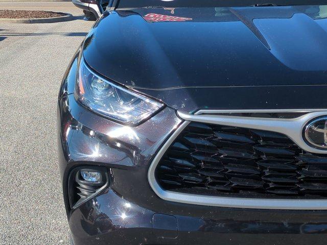 used 2022 Toyota Highlander car, priced at $29,900