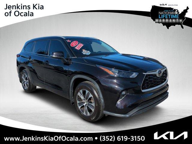 used 2022 Toyota Highlander car, priced at $29,900