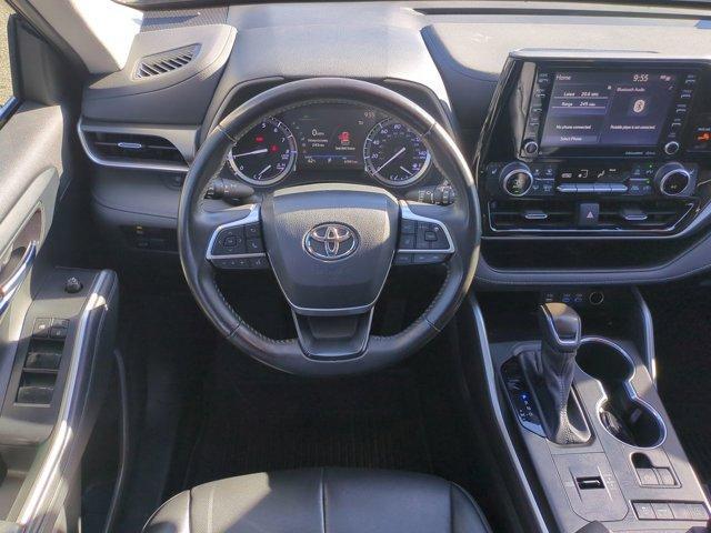 used 2022 Toyota Highlander car, priced at $29,900