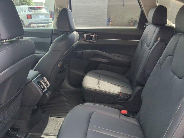 new 2025 Kia Sorento Hybrid car, priced at $39,943