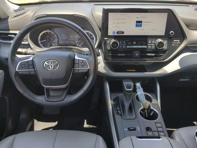 used 2023 Toyota Highlander car, priced at $35,700