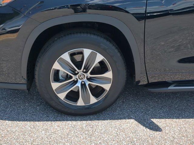 used 2023 Toyota Highlander car, priced at $35,700