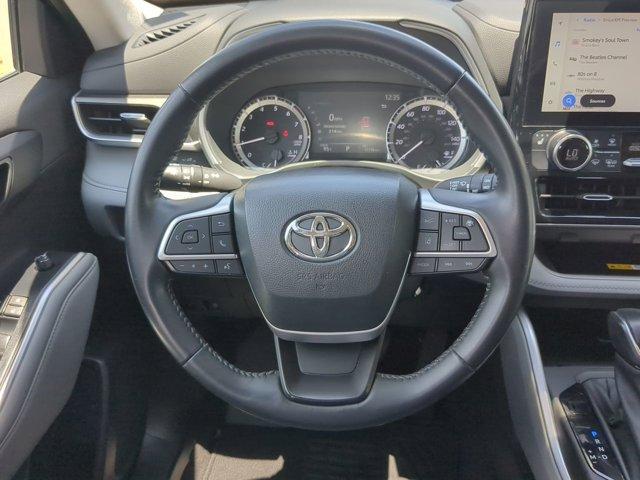 used 2023 Toyota Highlander car, priced at $35,700
