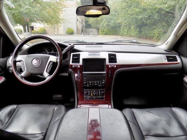 used 2007 Cadillac Escalade car, priced at $10,913