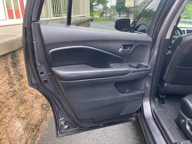 used 2017 Honda Pilot car, priced at $27,900