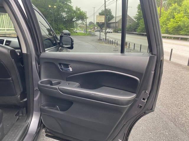 used 2017 Honda Pilot car, priced at $27,900