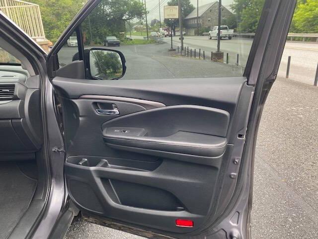 used 2017 Honda Pilot car, priced at $27,900