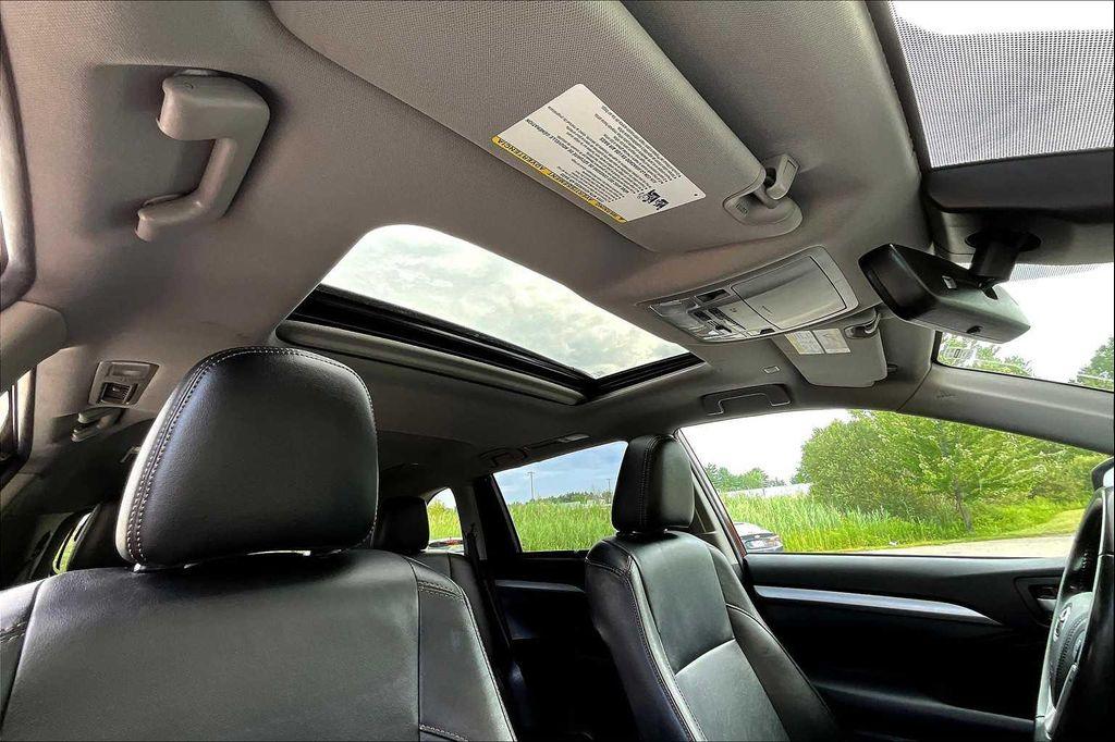 used 2019 Toyota Highlander car, priced at $27,300