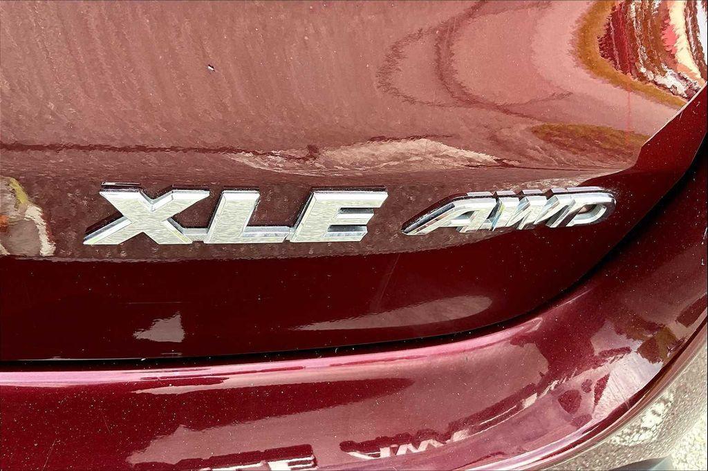 used 2019 Toyota Highlander car, priced at $27,300
