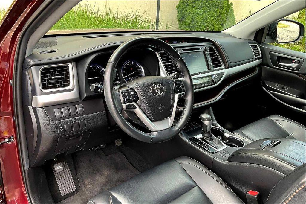 used 2019 Toyota Highlander car, priced at $27,300