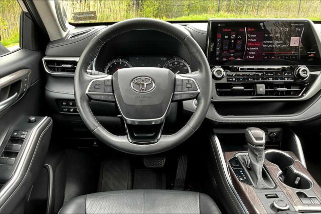 used 2021 Toyota Highlander car, priced at $39,500
