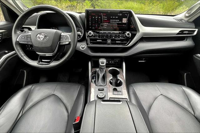 used 2021 Toyota Highlander car, priced at $39,500